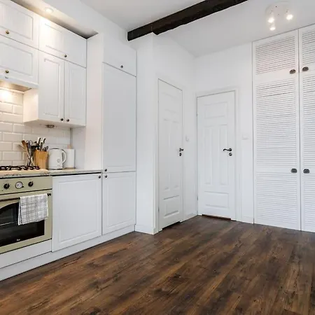 Chmielna Studio, Railway Station ורשה