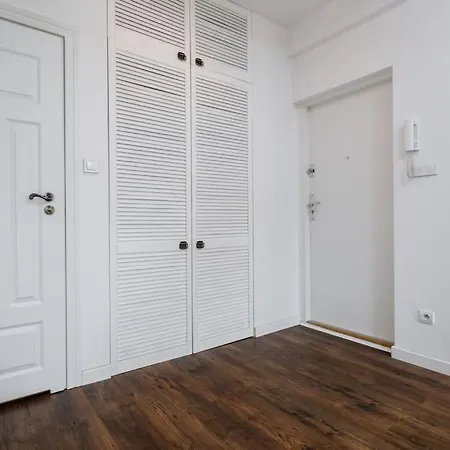 Chmielna Studio, Railway Station