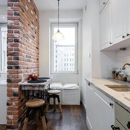 Chmielna Studio, Railway Station Varsóvia