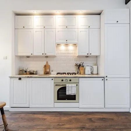 Chmielna Studio, Railway Station Apartment