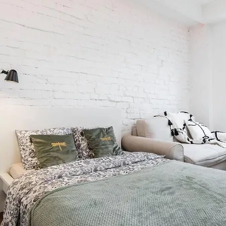 Chmielna Studio, Railway Station *