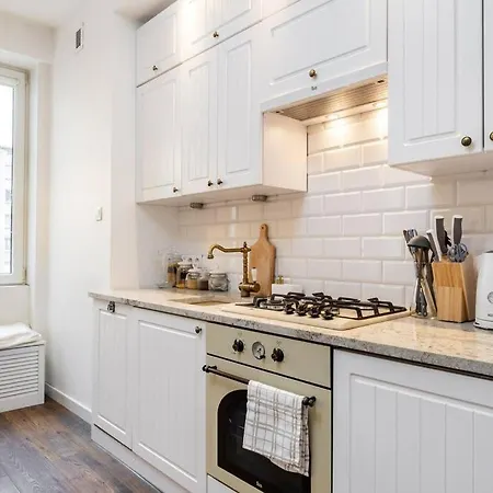 Chmielna Studio, Railway Station ורשה