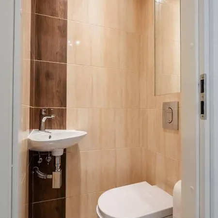 Chmielna Studio, Railway Station * ורשה