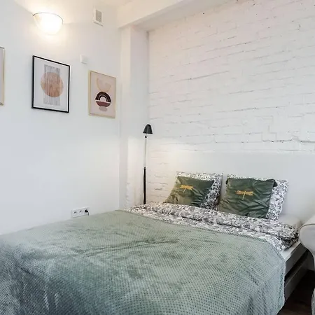 Chmielna Studio, Railway Station Varsóvia