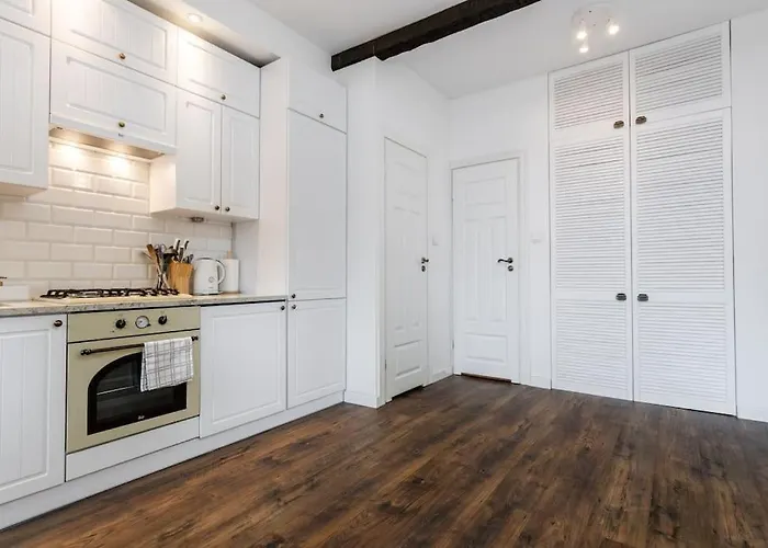 Chmielna Studio, Railway Station Varsó