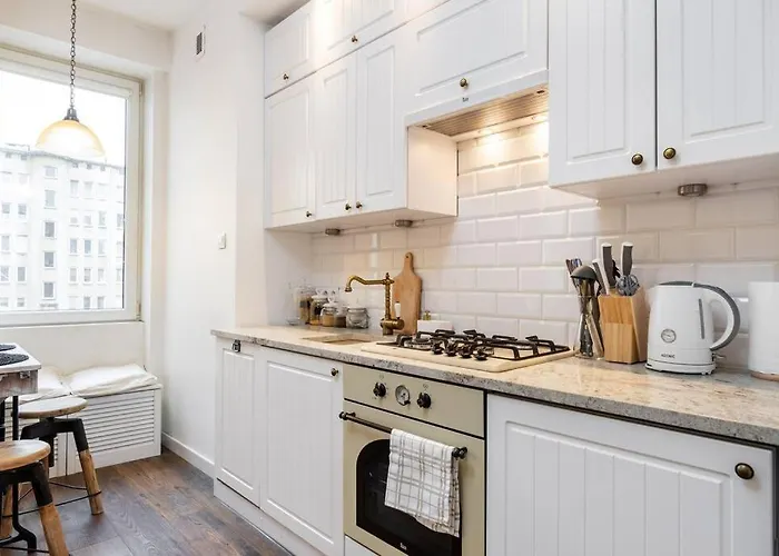 Chmielna Studio, Railway Station Varsó