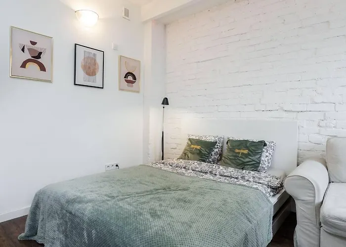 Chmielna Studio, Railway Station Varsó