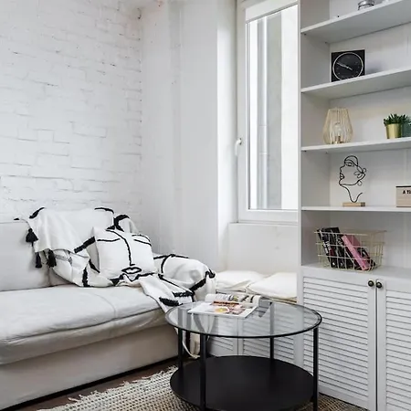 Chmielna Studio, Railway Station Apartment